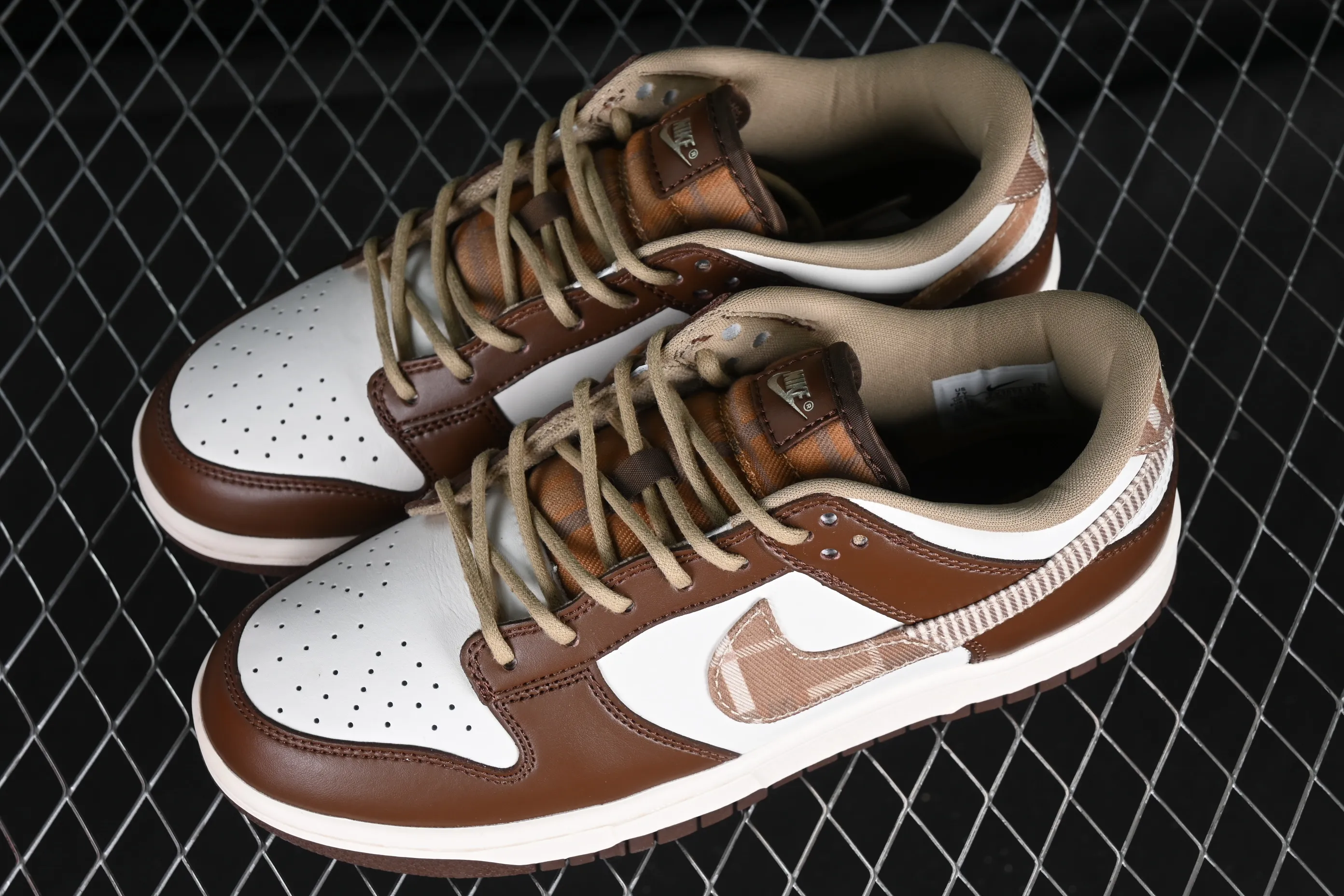 All categories Nk SB Dunk series Nk SB Dunk Low low-top sneakers F version Nk Dunk Low "Brown Plaid" white and brown stitching SB low-top casual sneakers FV3653-191